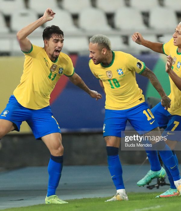 RIO DE JANEIRO, BRAZIL - JULY 05: (L-R) Lucas Paqueta of Brazil celebrates with teammates Neymar Jr. and Richarlison after scoring the first goal of his team during a semi-final match of Copa America Brazil 2021 between Brazil and Peru at Estadio Olímpico Nilton Santos on July 05, 2021 in Rio de Janeiro, Brazil. (Photo by Buda Mendes/Getty Images)